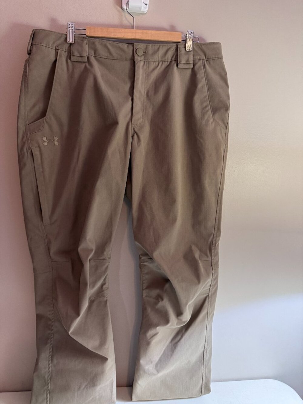 Under Armour Men's 38x32 Khaki Performance Pants Outdoor Hiking Zip Pockets